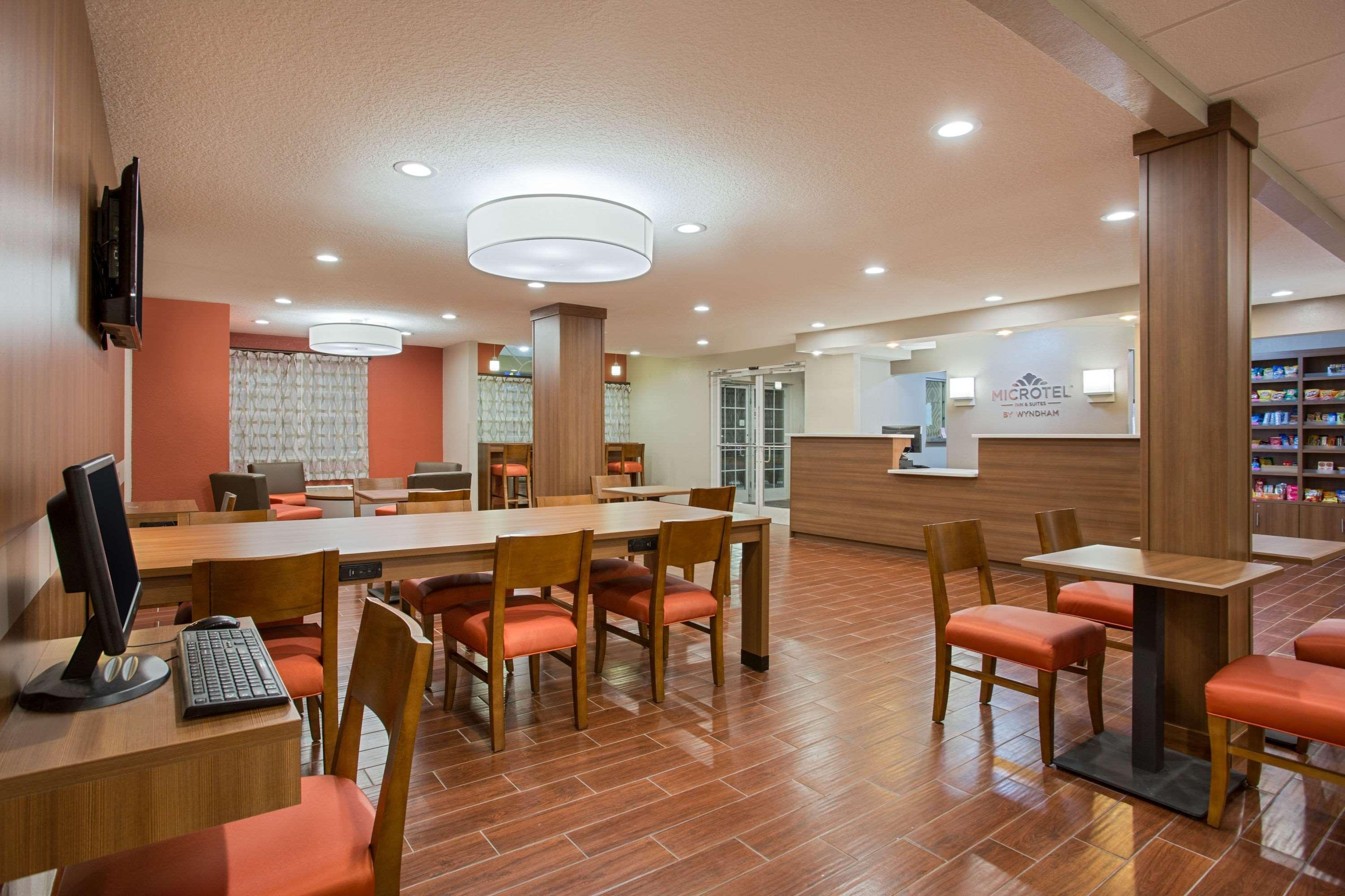 Microtel Inn & Suites By Wyndham וולטרבורו מראה חיצוני תמונה